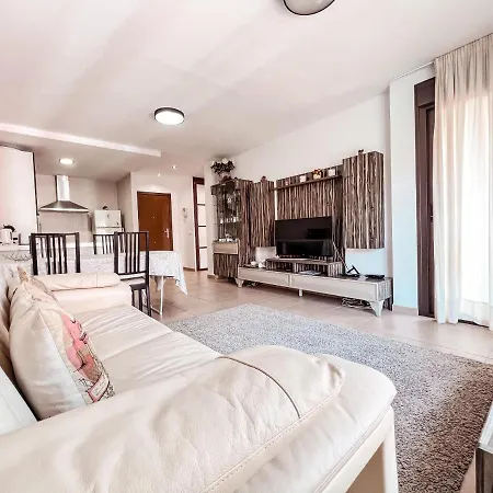 Apartman Beautiful 1 Bedroom In Mar, Pm101